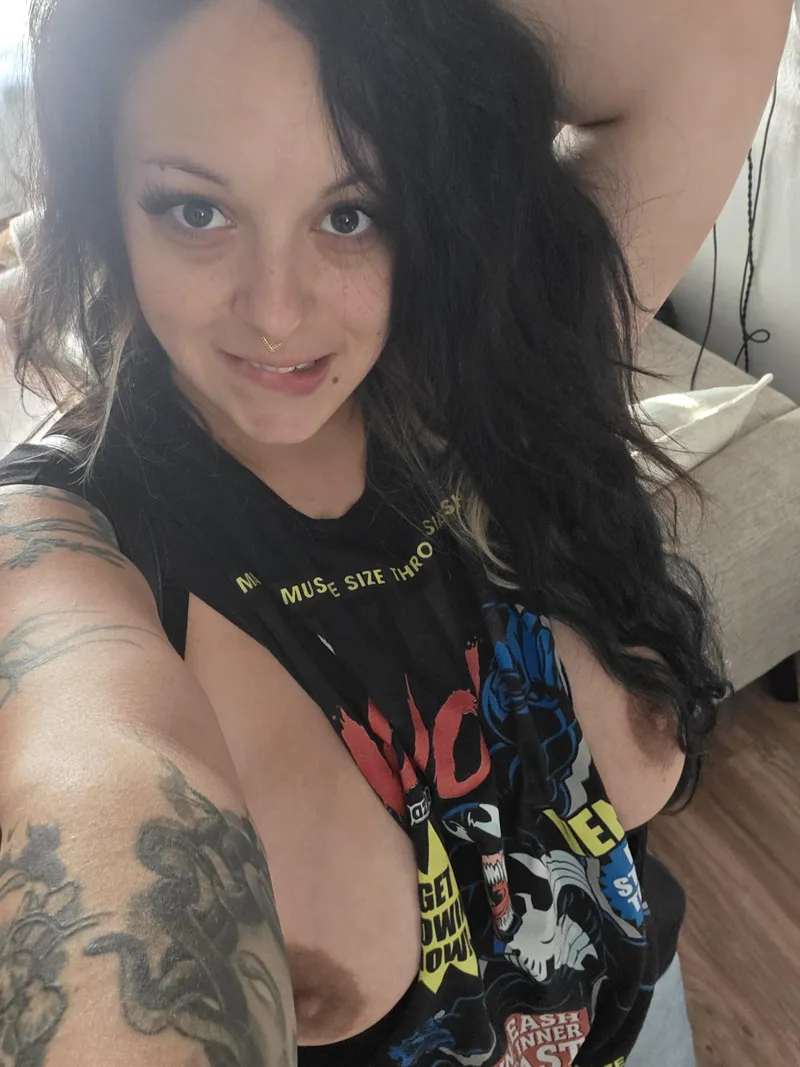 Thumbnail Oversized muscle tees make for easy access 😝😜