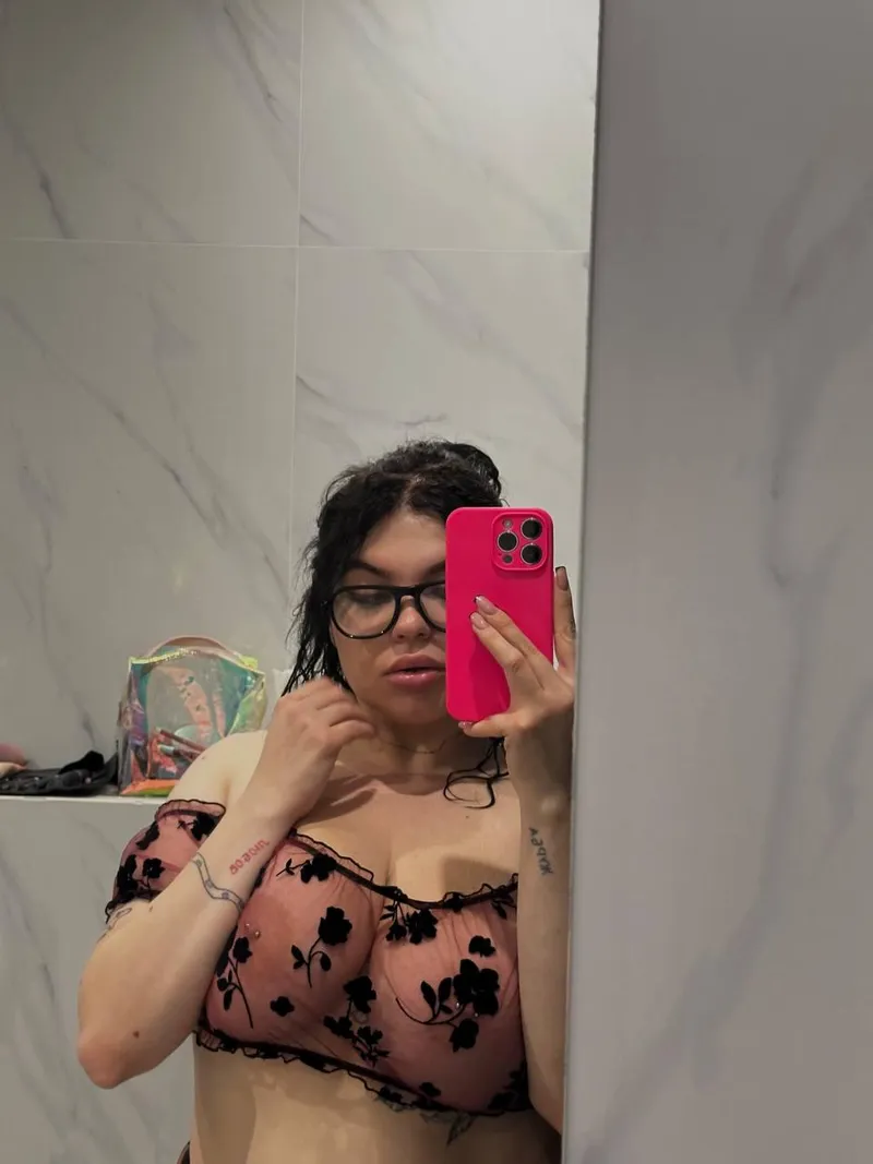 Thumbnail The mirror made me do it