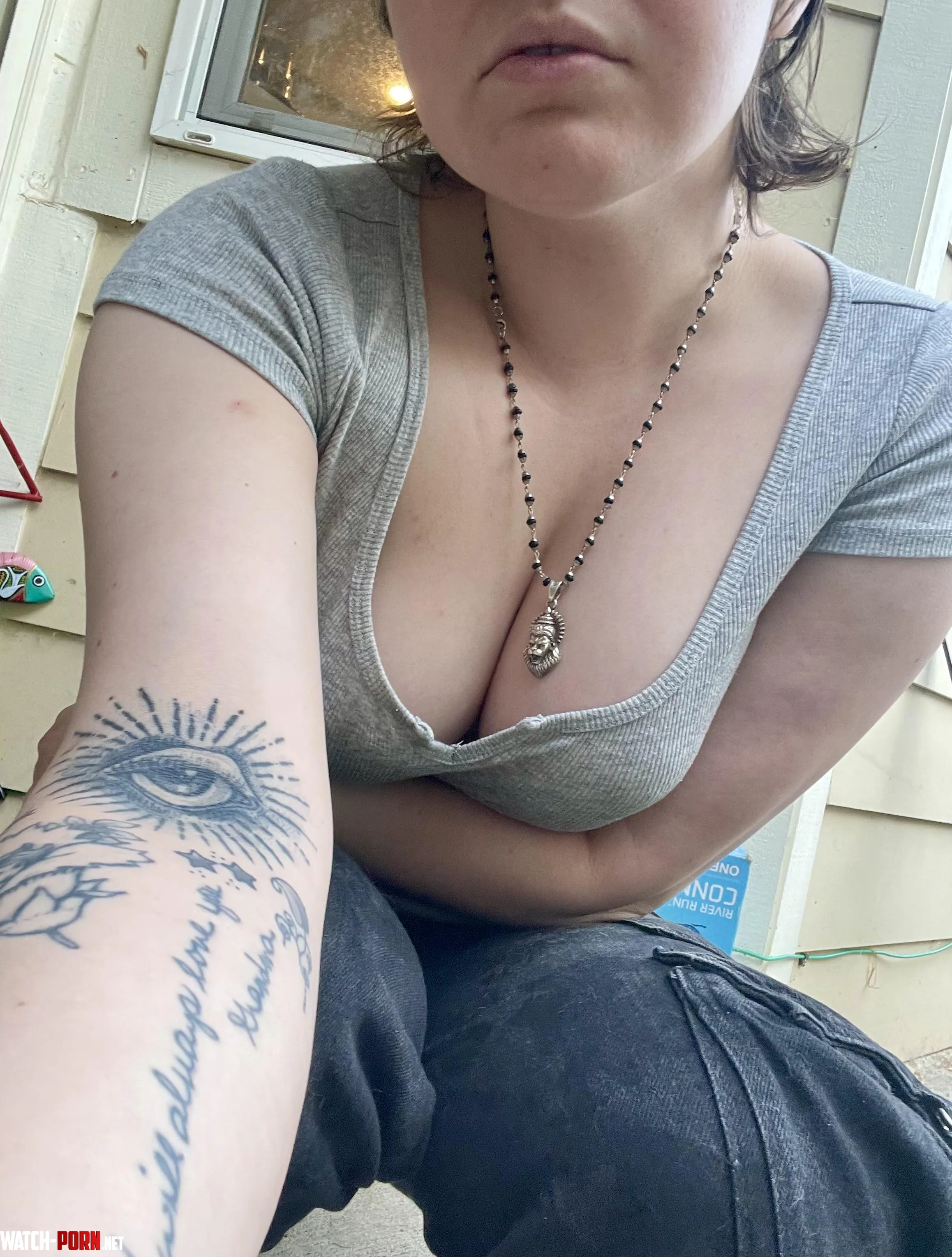 Quick cleavage shot by daisywavexo