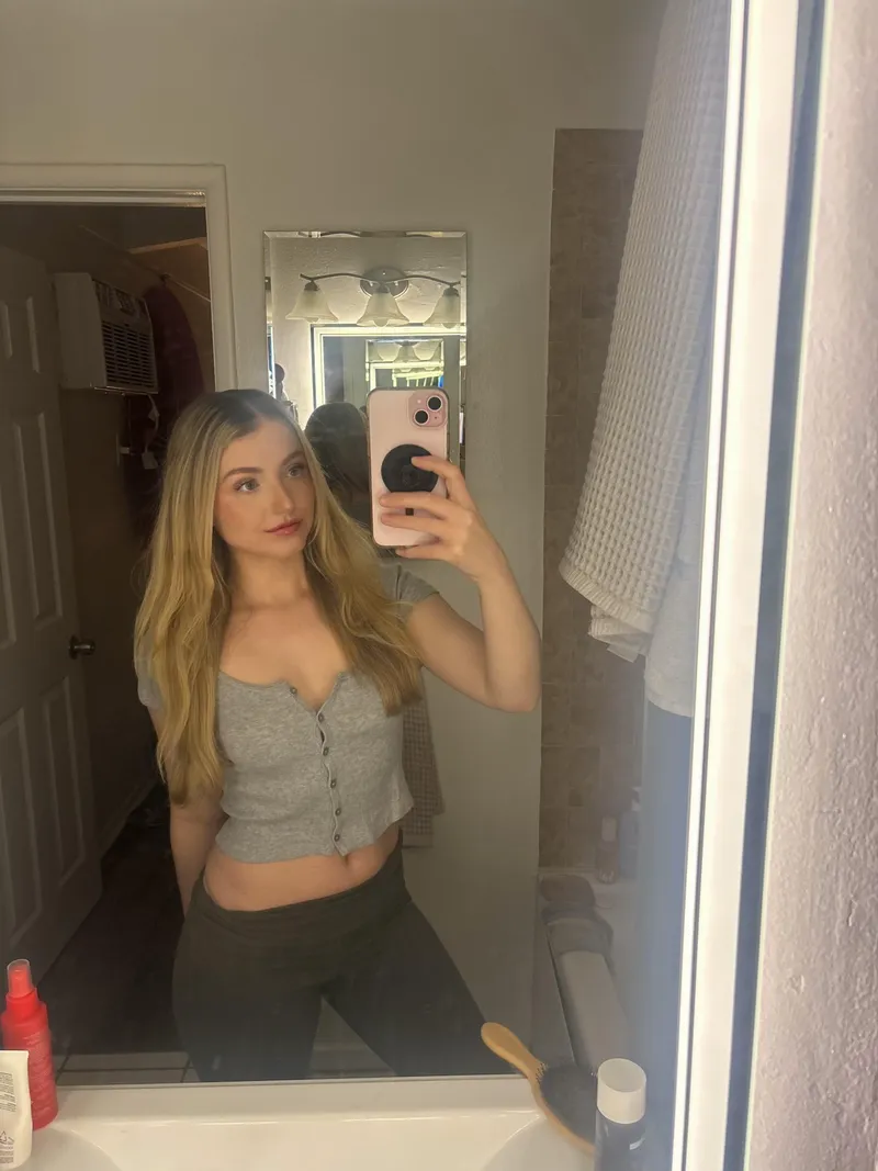 Thumbnail Caught you staring.. now keep going