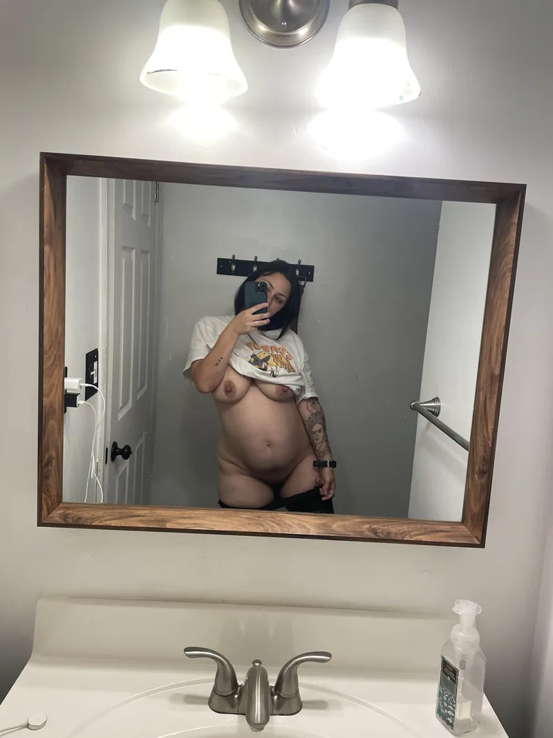 Thumbnail Would you try my pregnant pussy