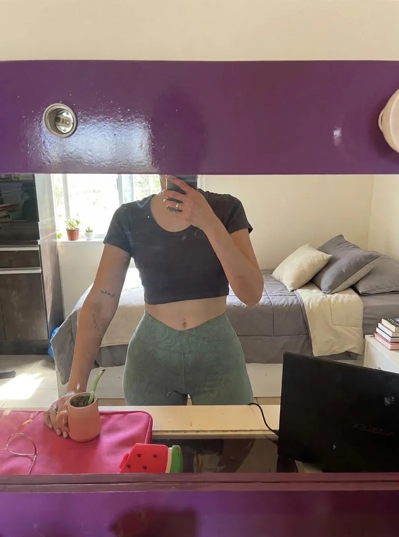 Thumbnail green leggings + black crop - quick mirror check before gym