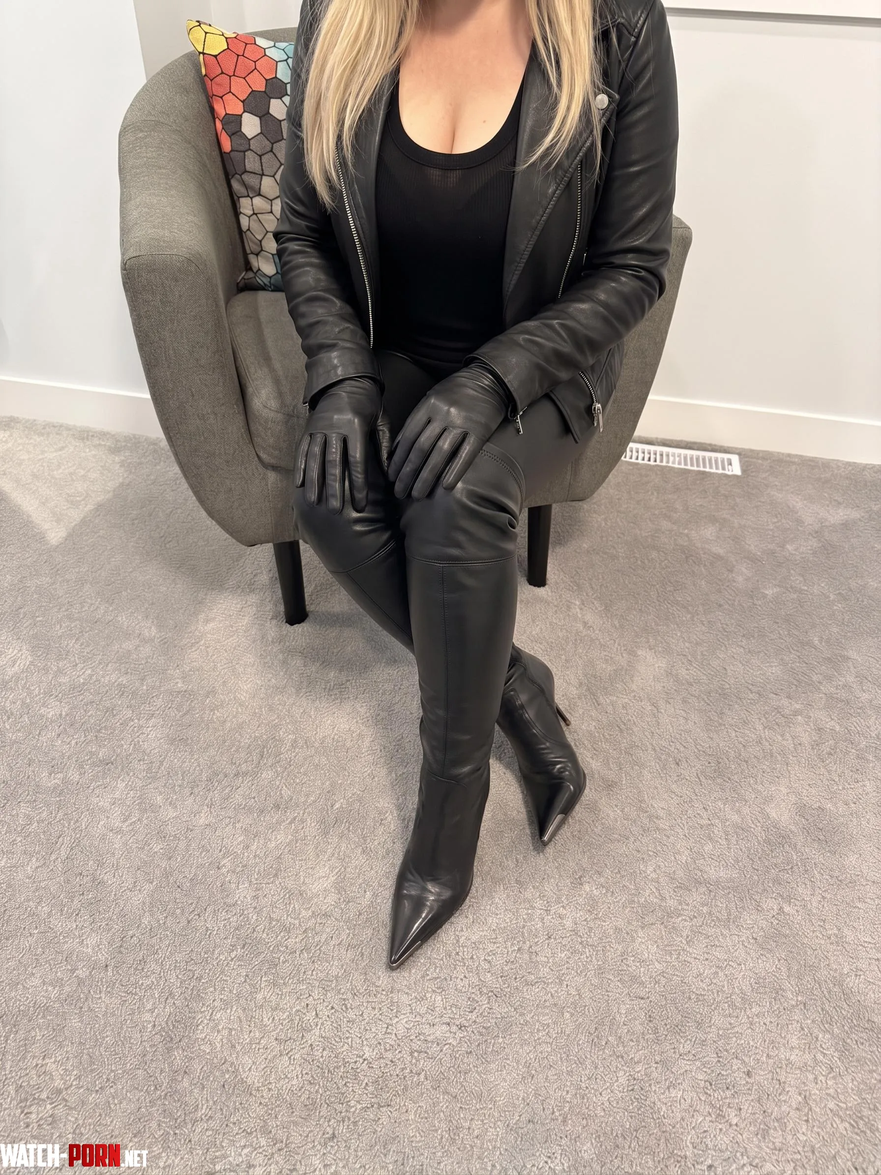 All leather, head to toe. Skin-tight gloves, custom leather leggings, and my Gianmarco Lorenzi OTK's 🖤Now, are you going to sit there and stare, or come a little closer? 😏👠 by heeledobsession