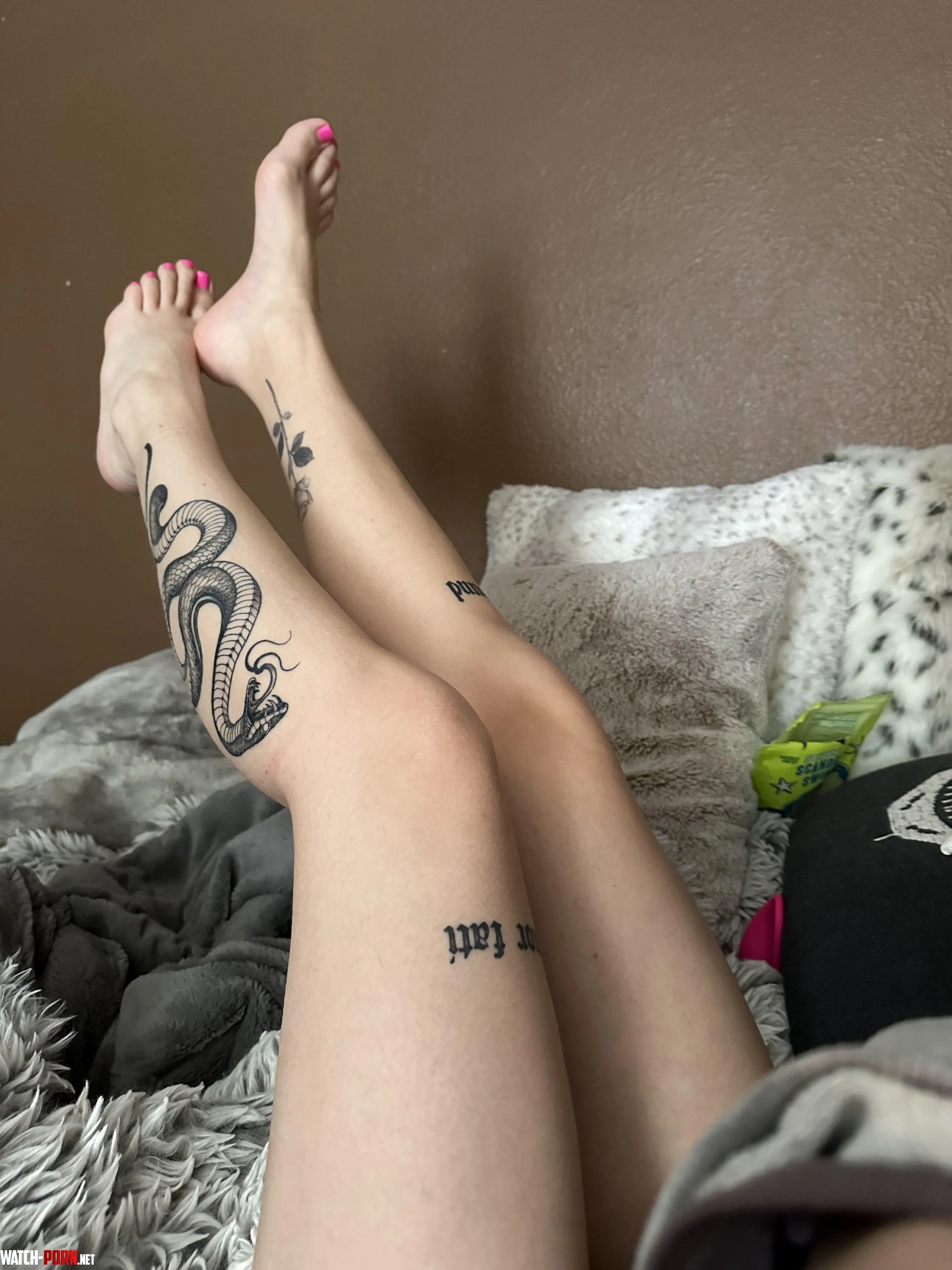 Lazy bed legs by Liddystomps