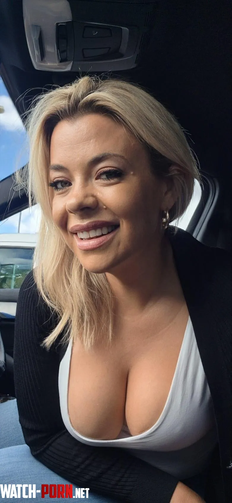 In the car by FrankieFiestyMilf