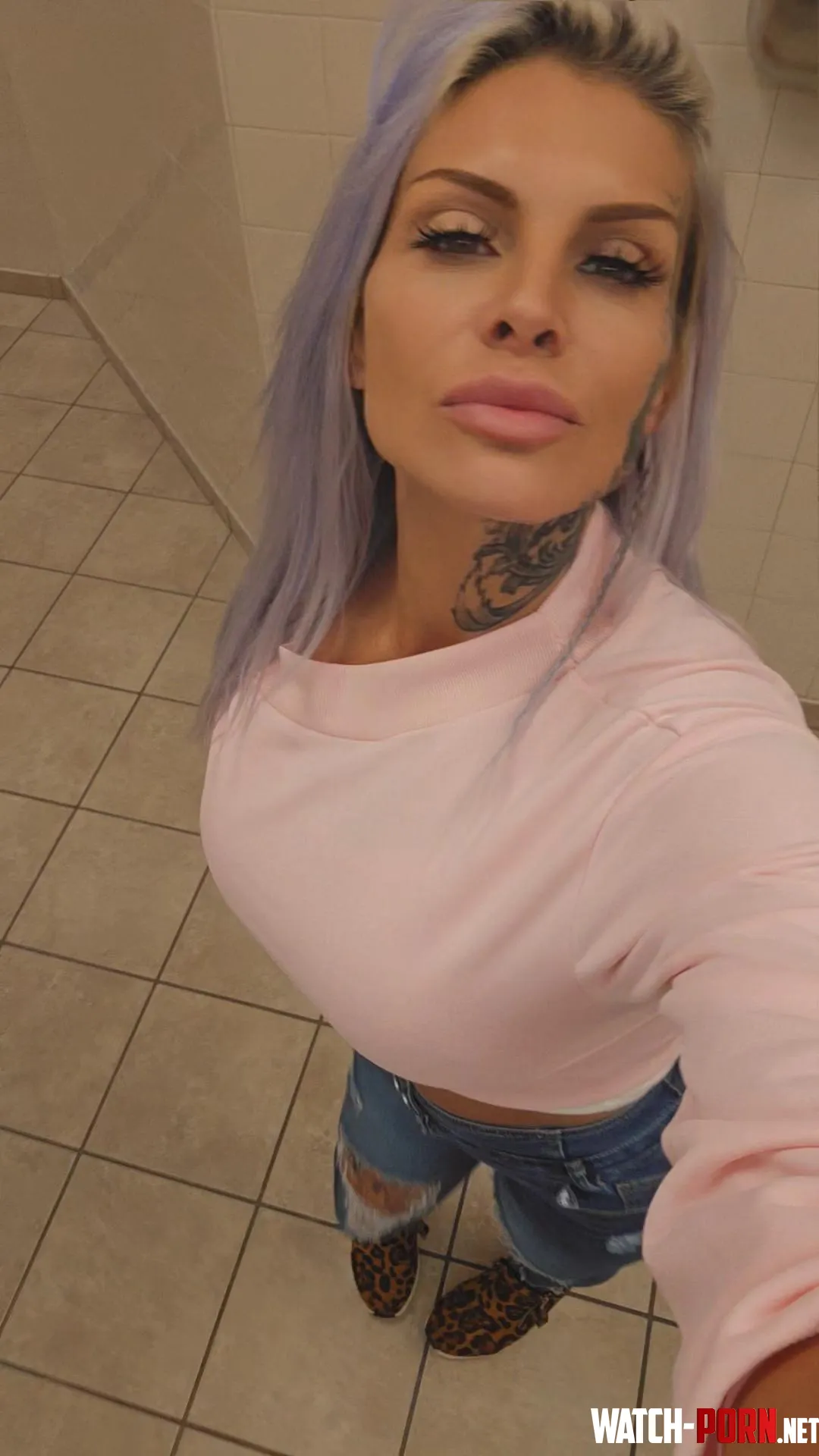 Milfie in the bathroom at college today, felt sexy af by sp4rkl3_butt
