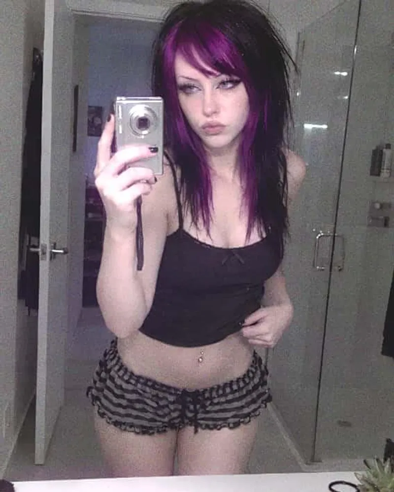 Thumbnail would u smash an emo girl ?? by No_Bobcat_1715
