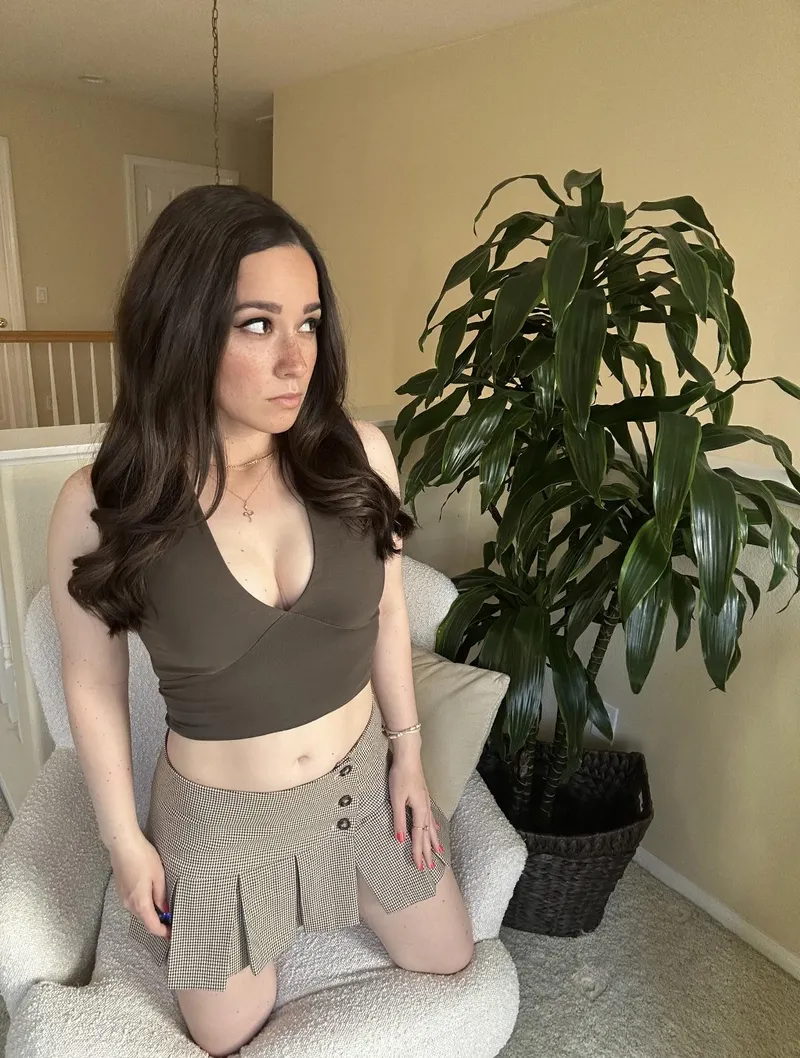 Thumbnail My outfit today. Im headed out to get ice cream at the park.