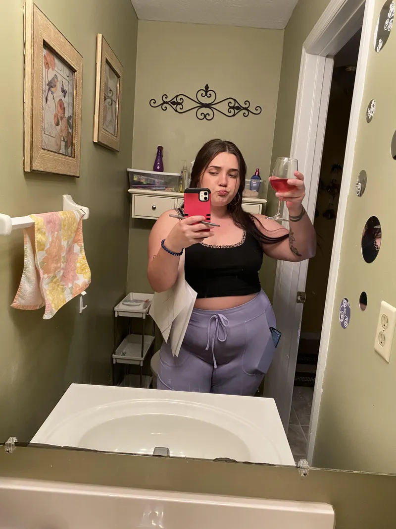 Thumbnail What a normal sized woman looks like in a crop top.