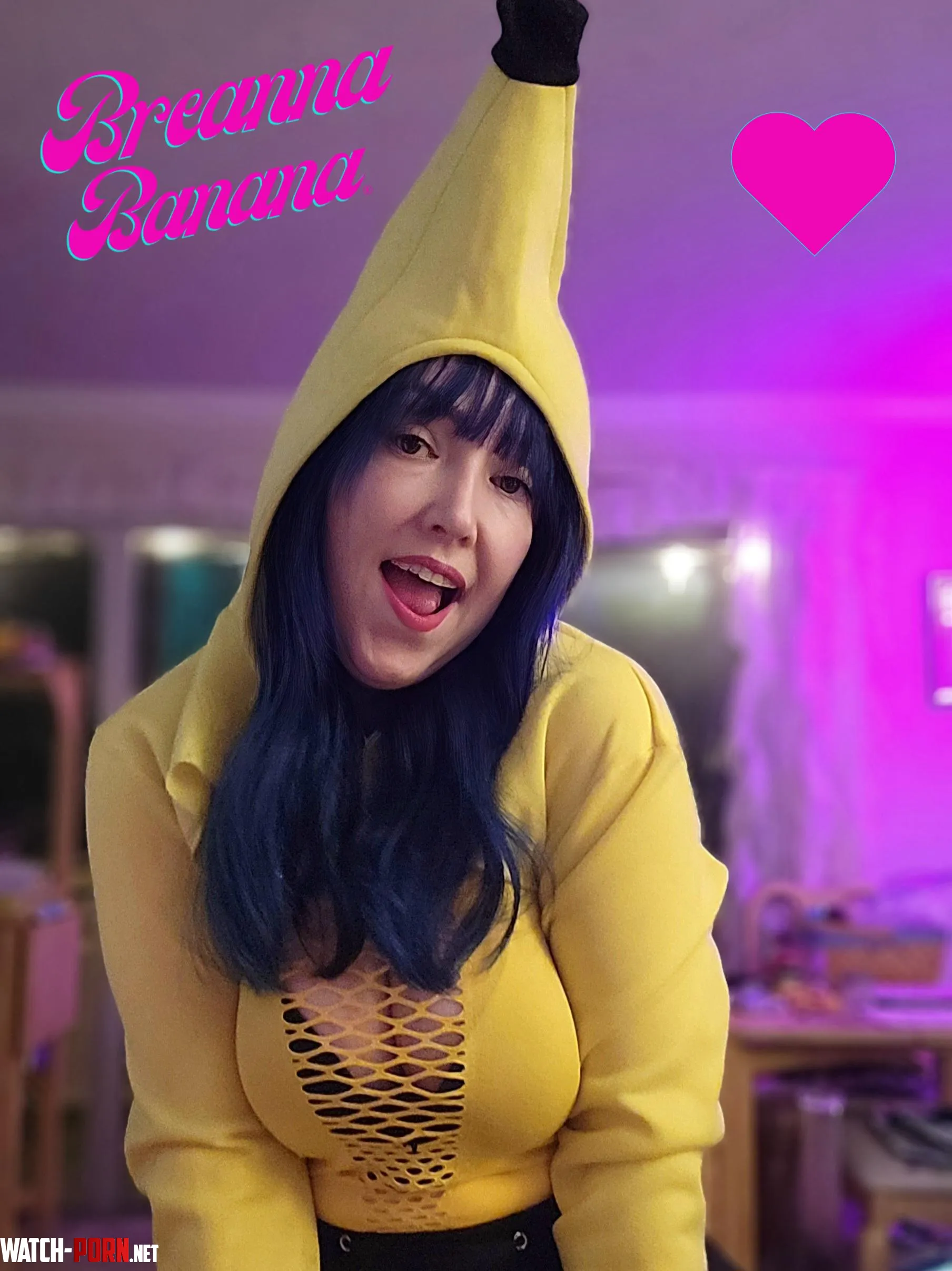 Have you seen the hottest banana babe yet, Cum check me out by breannalovesbananas