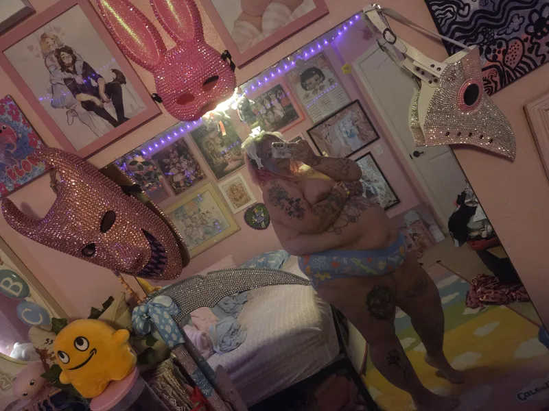 Thumbnail Front view of me, enjoy