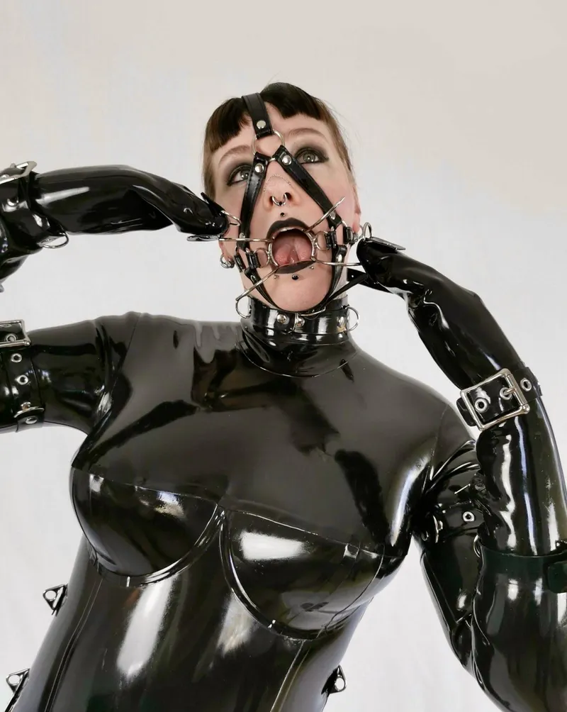 Thumbnail Gotta have some weird kinky heavy rubber fun ❤️