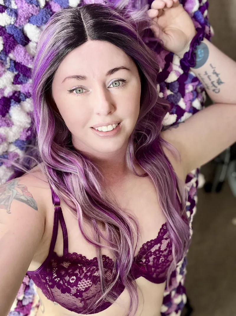 Thumbnail Happy Friday 💜 come hang out by spicyelf123