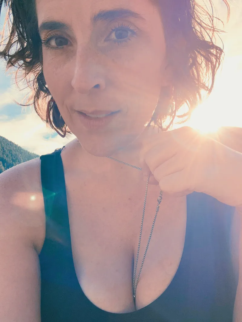 Thumbnail Oops, my necklace got stuck... by that_villainess