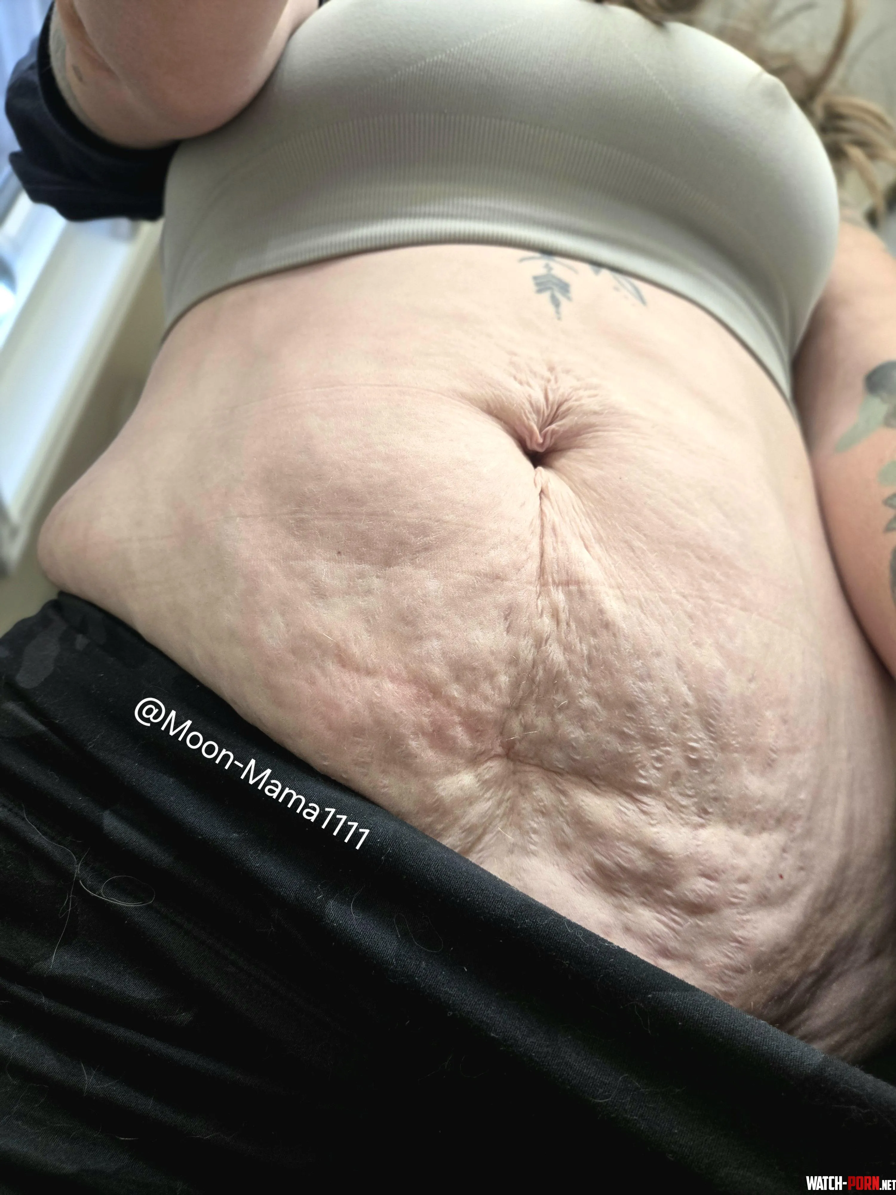 What is it about mom bod's that you love so much?? by Moon-Mama1111