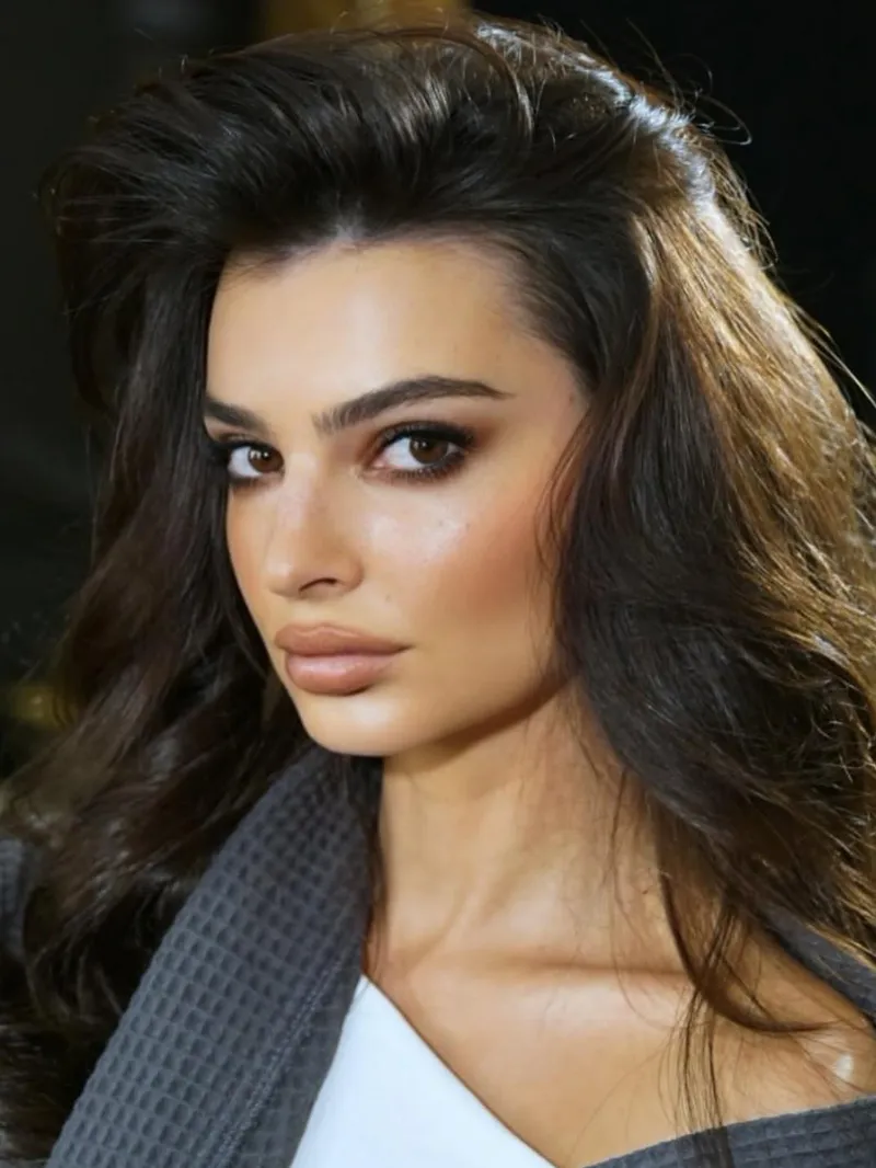 Thumbnail Emily Ratajkowski