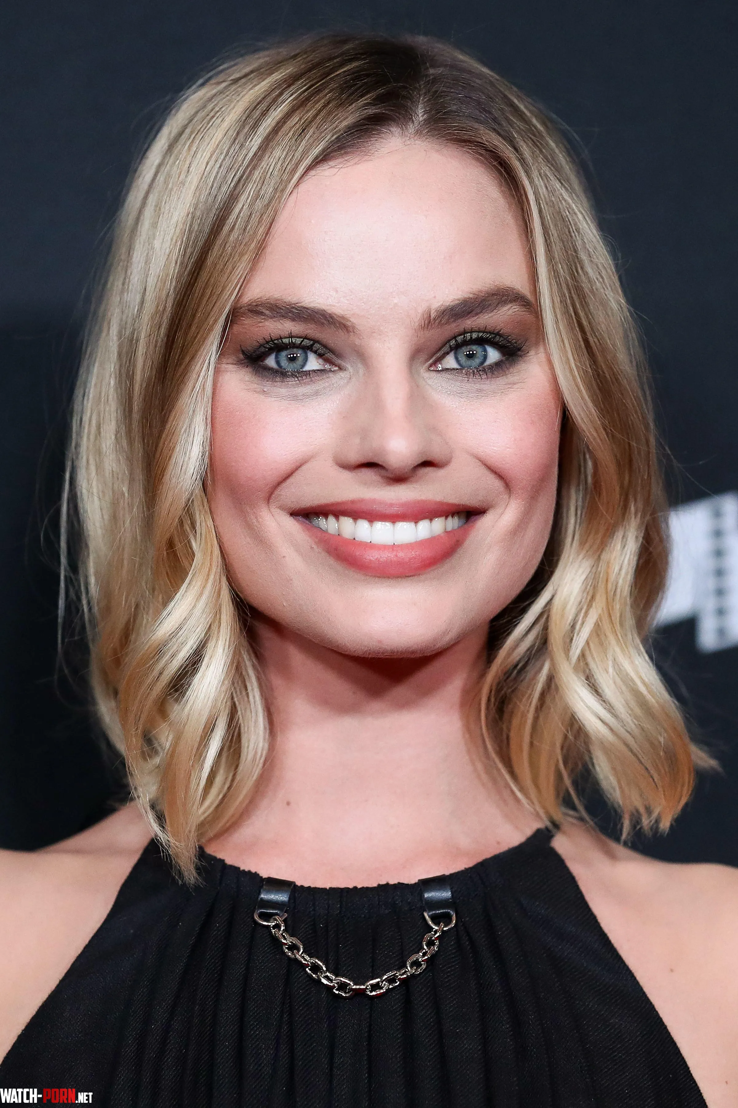 Margot Robbie by summercloudsadness