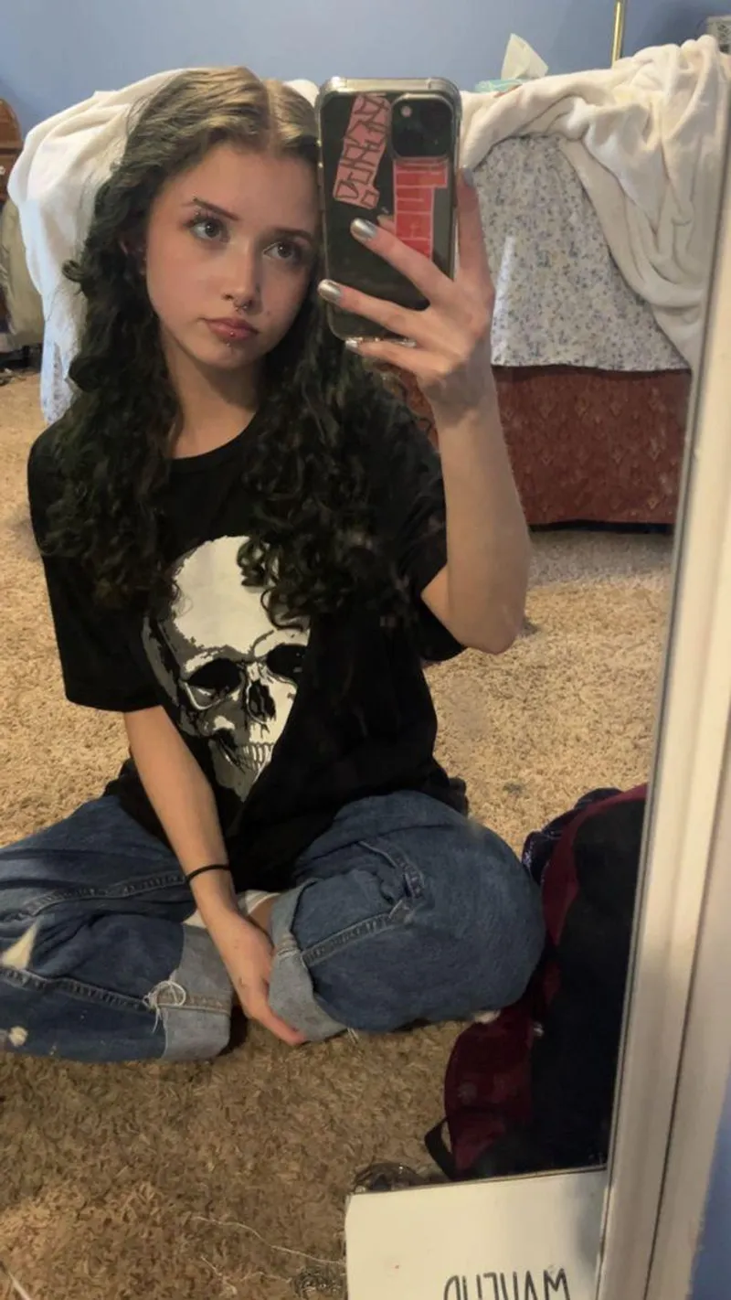 Thumbnail i’ve been dripping all day thinking about an older man pinning me down