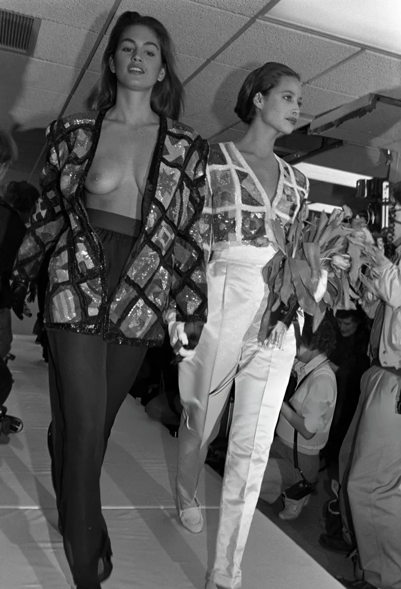 Thumbnail Cindy Crawford in topless walk the runway in a show of Marc Jacobs Fall 1988 collection by SamDean_Supernatural