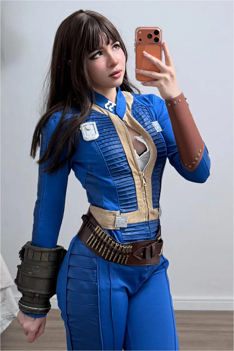 Thumbnail Vault Dweller cosplay by StarSthormy