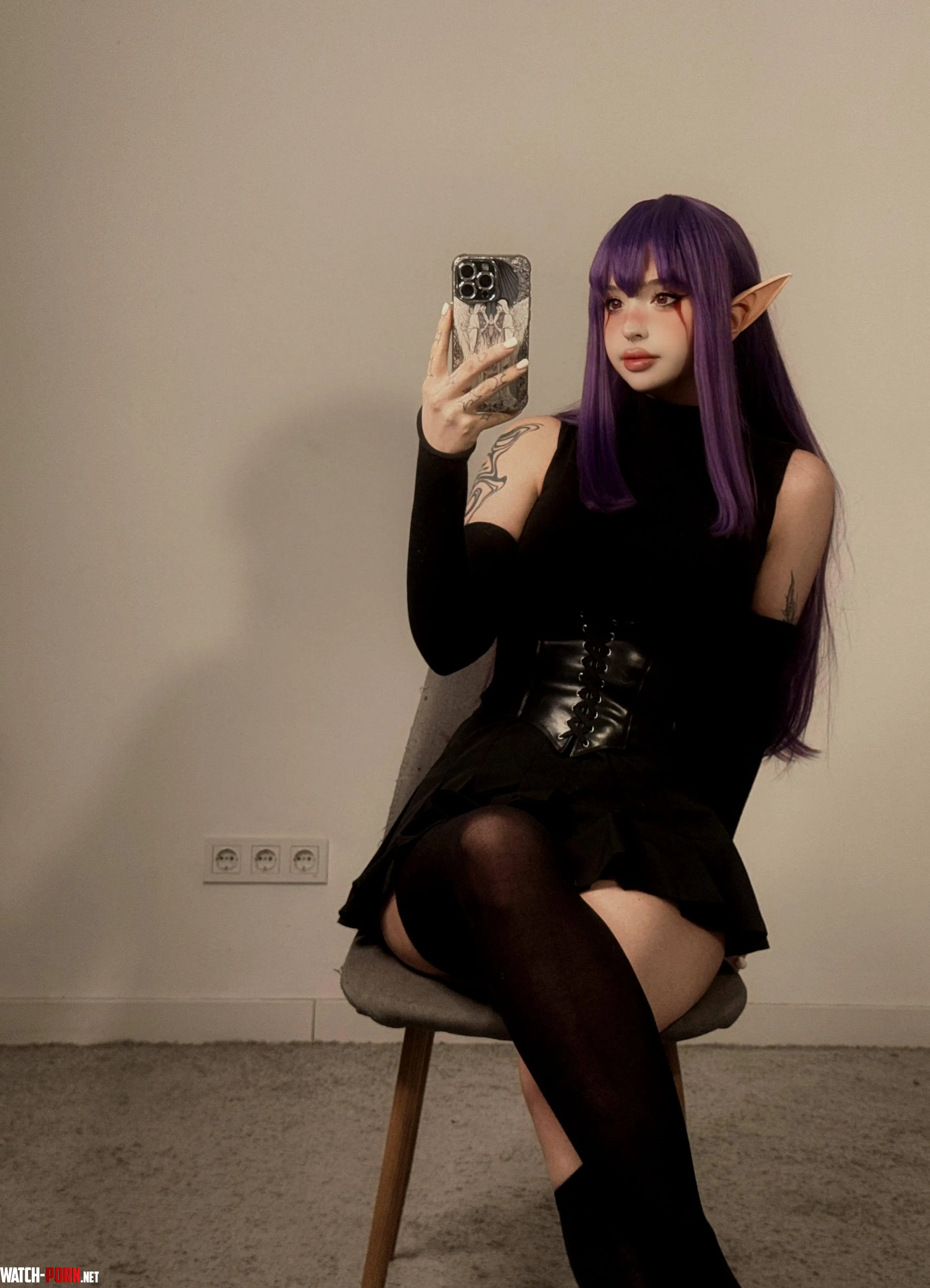 Am I channeling Esil’s vibe in this mirror shot? by tastycosplayer