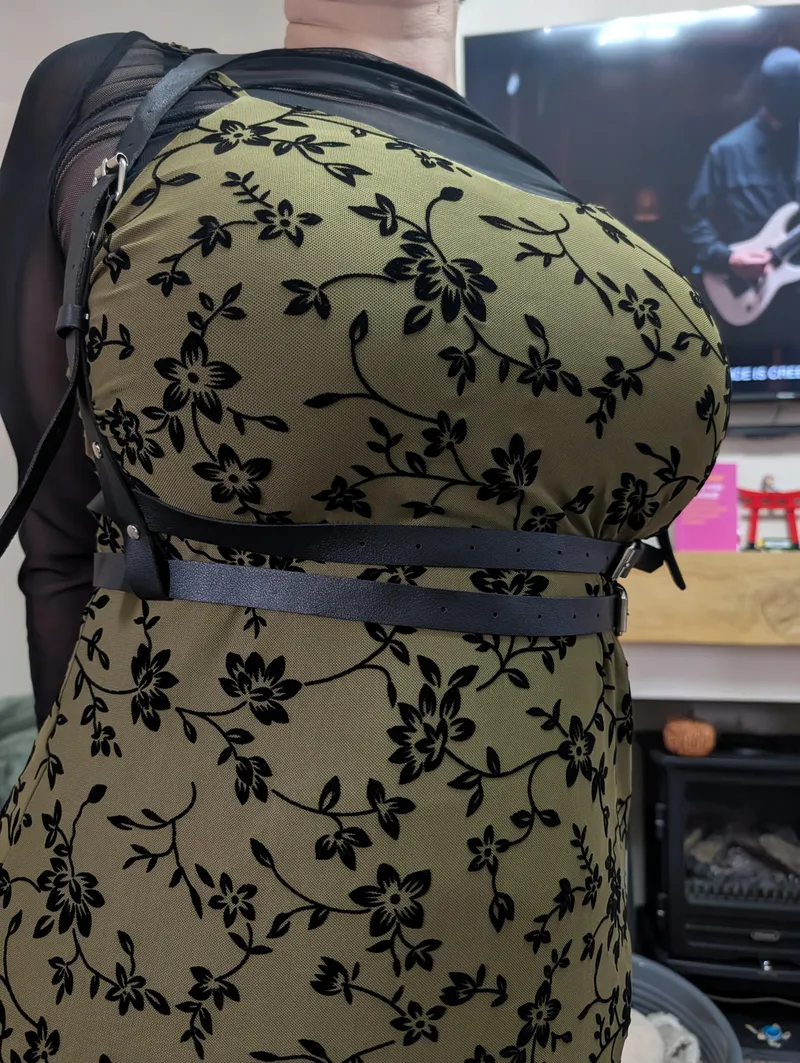 Thumbnail Enormous milkers under here ready to be sucked