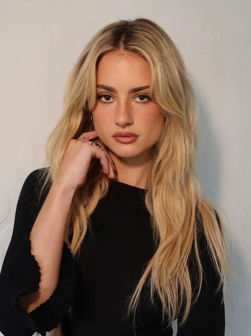 Thumbnail Grace Van Patten
