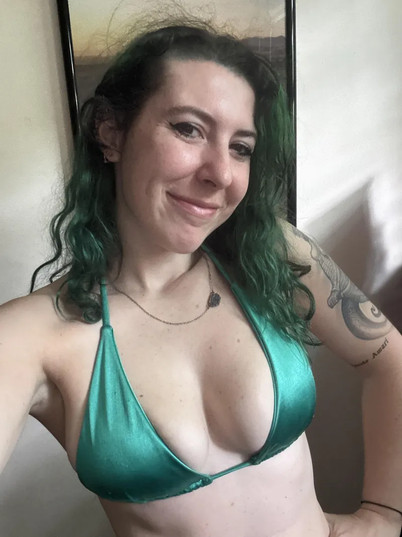 Thumbnail Showing off my top