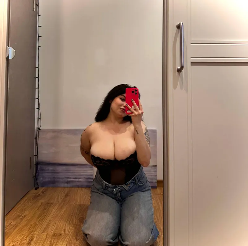 Thumbnail Caught myself in the mirror and had to keep this one