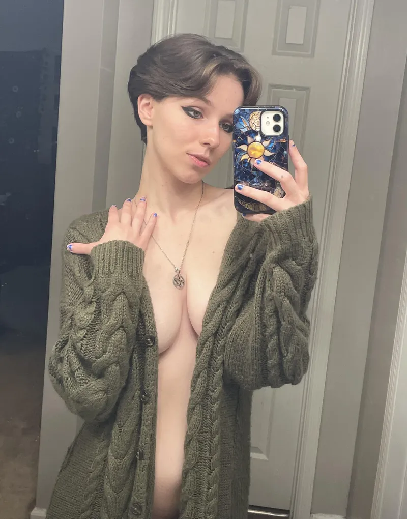 Thumbnail It’s finally sweater weather again