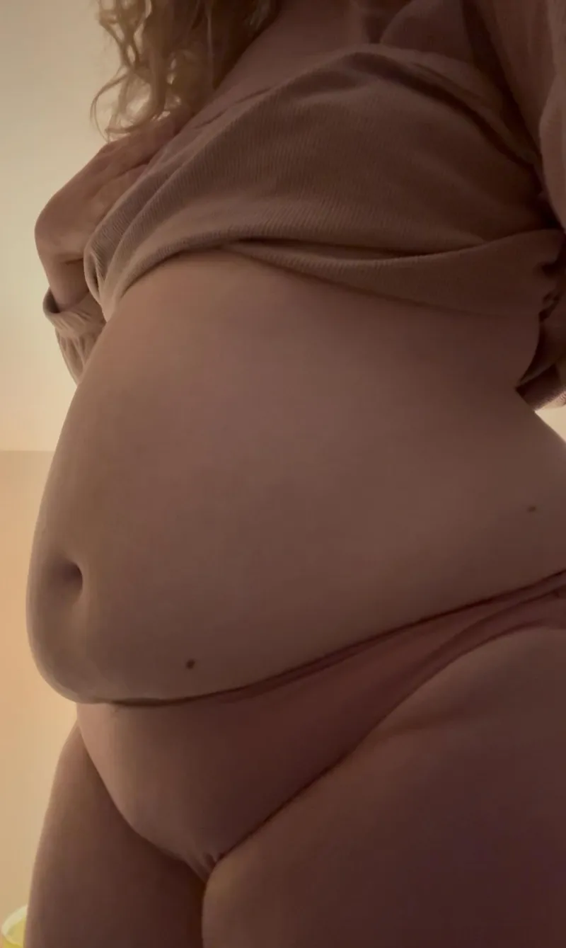 Thumbnail big, fat and formerly flat belly 😳