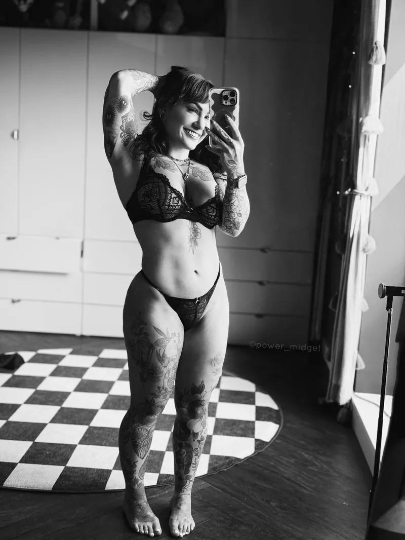 Thumbnail B&W selfie by power_midget