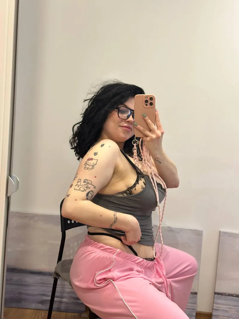 Thumbnail Mirror check before I head out. Pass?
